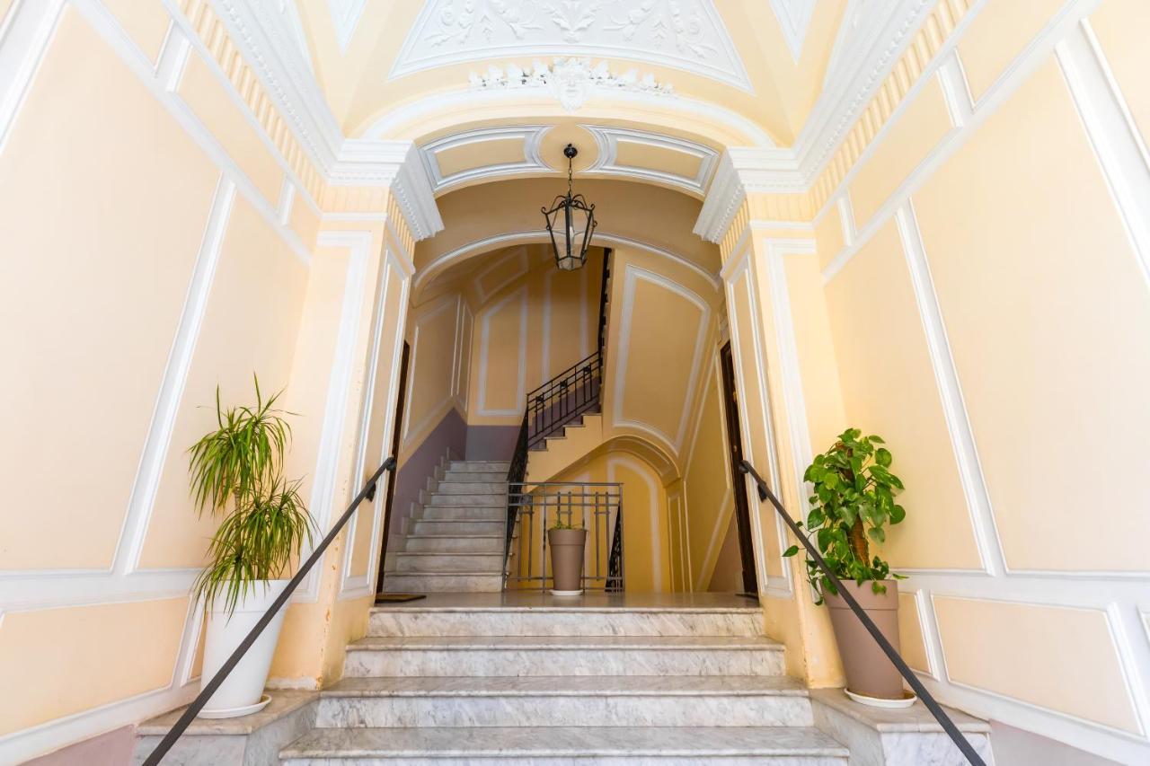 Apartament Grand Classic At San Martino By Napoliapartments